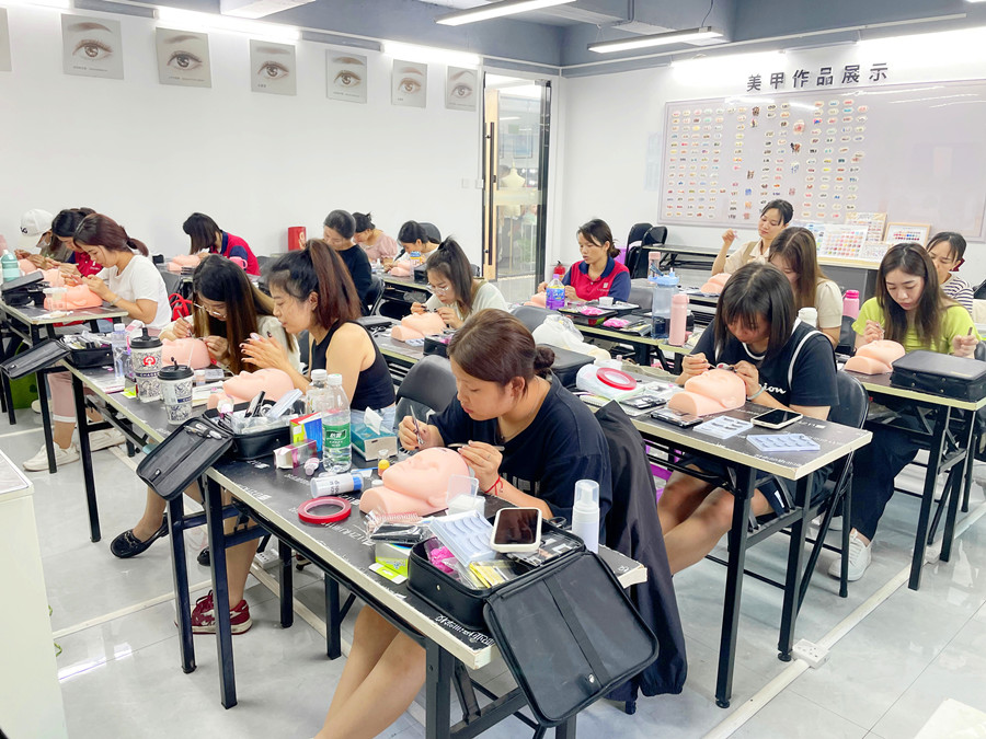 為什么要在假頭模練習(xí)美睫？廣西美睫培訓(xùn)課件解析