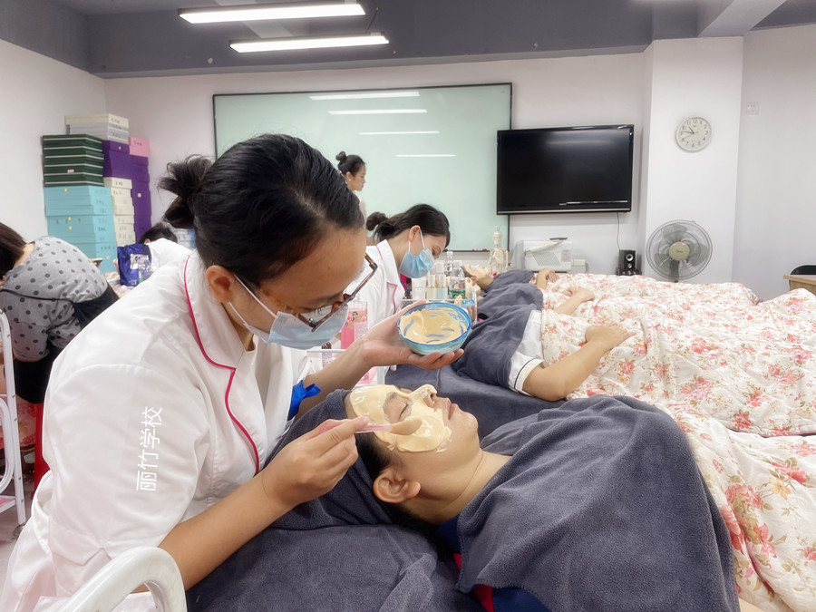 紋眉后可以敷面膜嗎？廣西紋繡師解釋給你聽