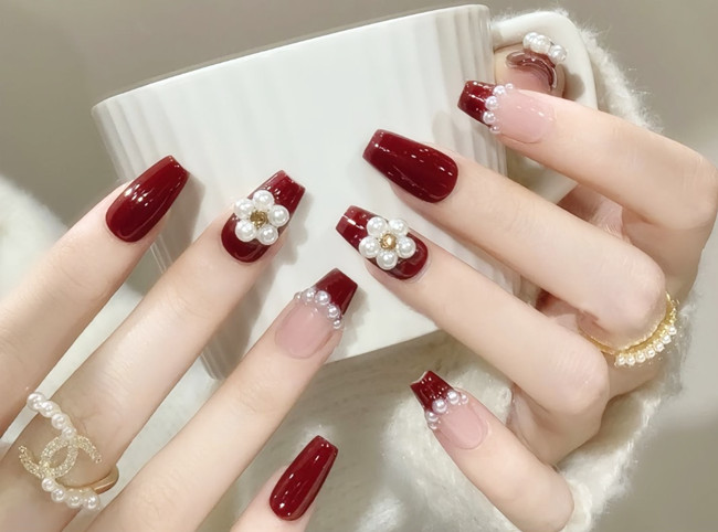 紅色新年美甲，美甲圖片2024新款式