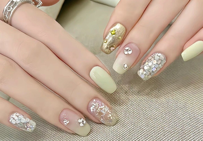 春季彩色美甲，廣西美甲店學(xué)徒推薦款