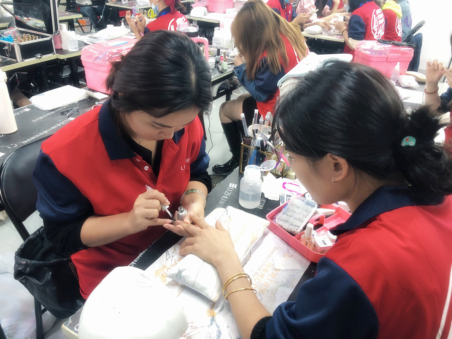 美甲延長甲的正確卸法，廣西美甲店常用方法