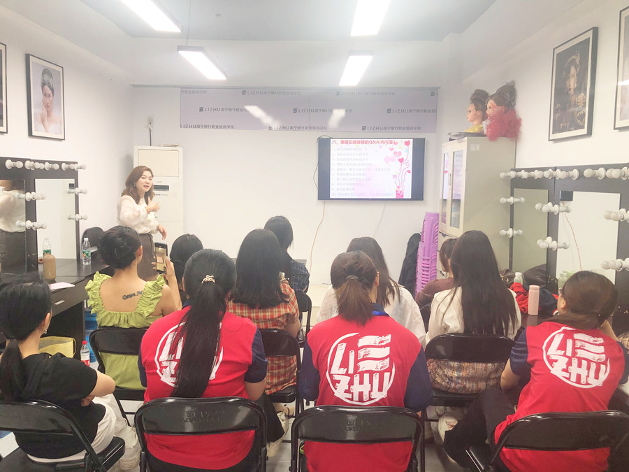 ?南寧美睫培訓開班，3月27日如約而至