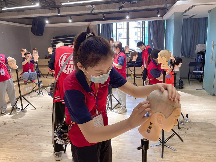 美發(fā)剃刀的使用技巧，廣西美發(fā)理發(fā)職業(yè)學(xué)校告訴你