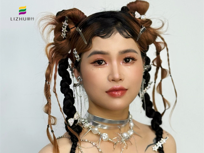 千禧甜辣妝，實(shí)力詮釋南寧彩妝學(xué)校哪家好？