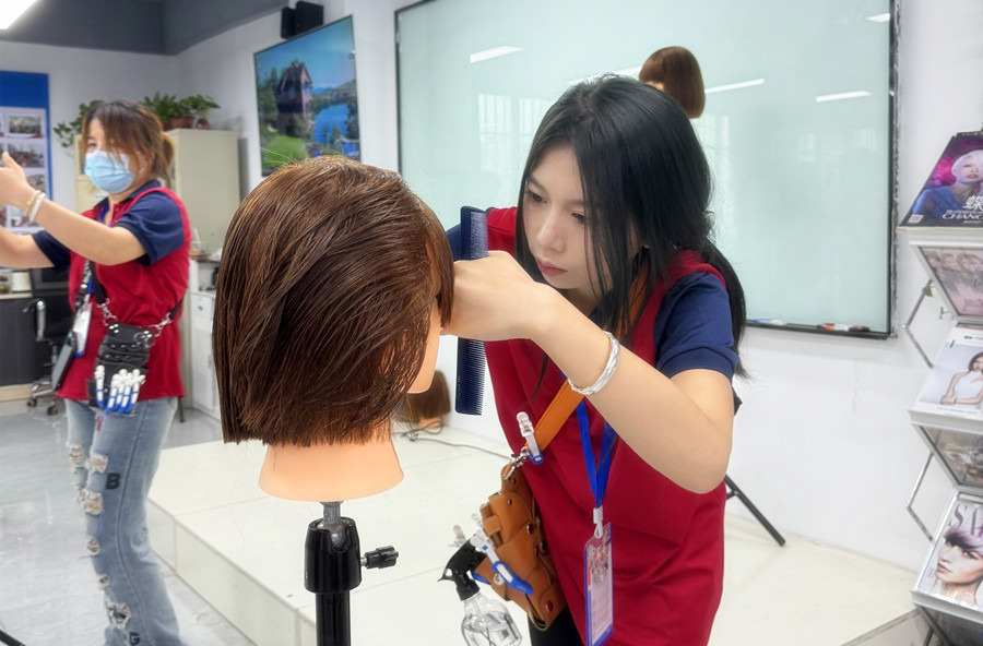 南寧美發(fā)培訓(xùn)課程：經(jīng)典廂式齊裝是什么？