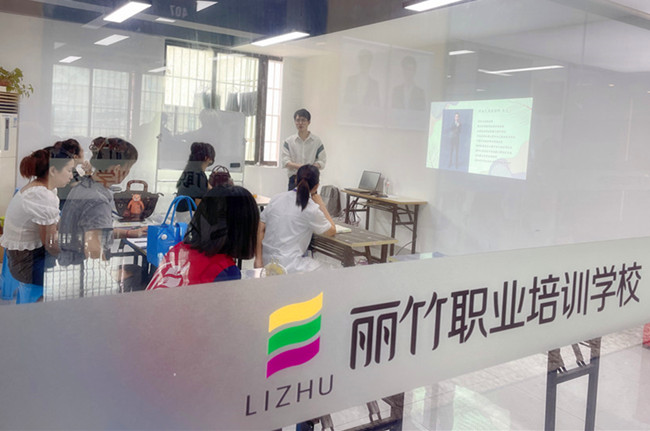 麗竹學(xué)?！睹佳鄞酱髱煱唷烽_課啦