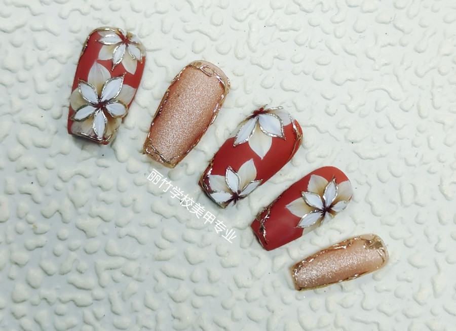 復(fù)古花卉美甲，實(shí)力展示廣西美甲學(xué)校哪家強(qiáng)？