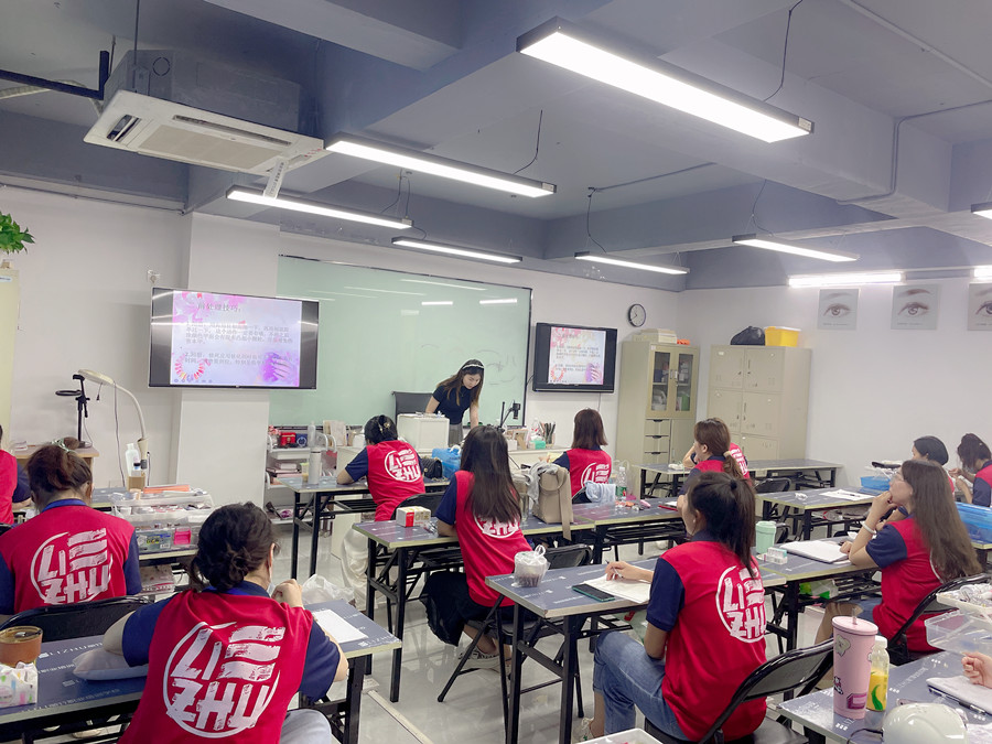廣西學美甲零經(jīng)驗：美甲理論知識有哪些？