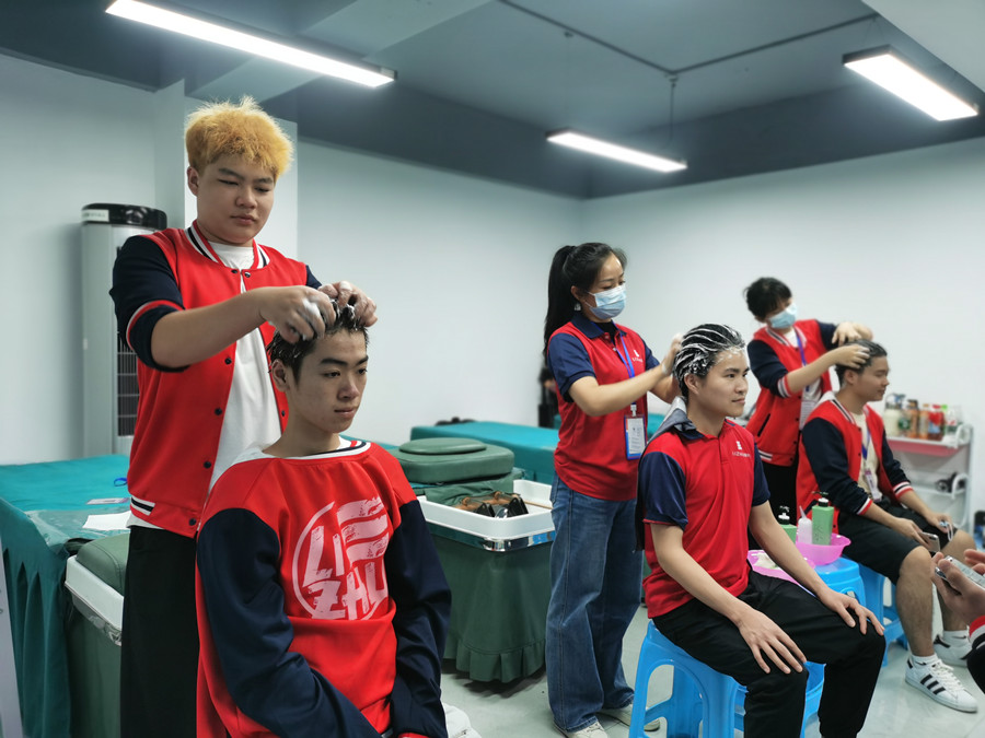 廣西洗護課程：頭發(fā)到底應(yīng)該怎么洗？