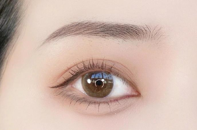 偽素顏眼妝教程，廣西化妝中心手把手教你