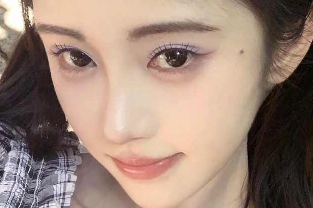 溫柔香芋紫眼妝，學(xué)女明星同款?yuàn)y容