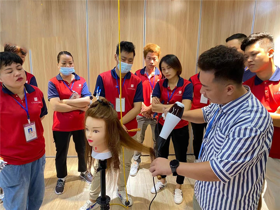快速洗吹頭發(fā)的技巧，廣西吹風造型整理