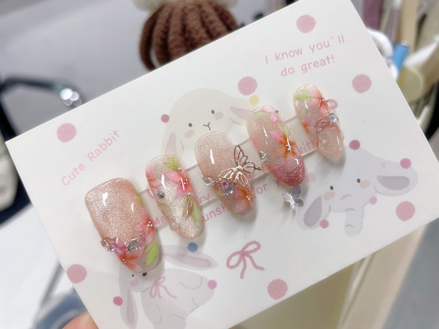 春日貓眼彩繪美甲，南寧美甲店推薦網(wǎng)紅款作品