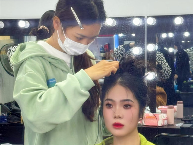 千金禮服造型，廣西高彩造型學(xué)校學(xué)員作品