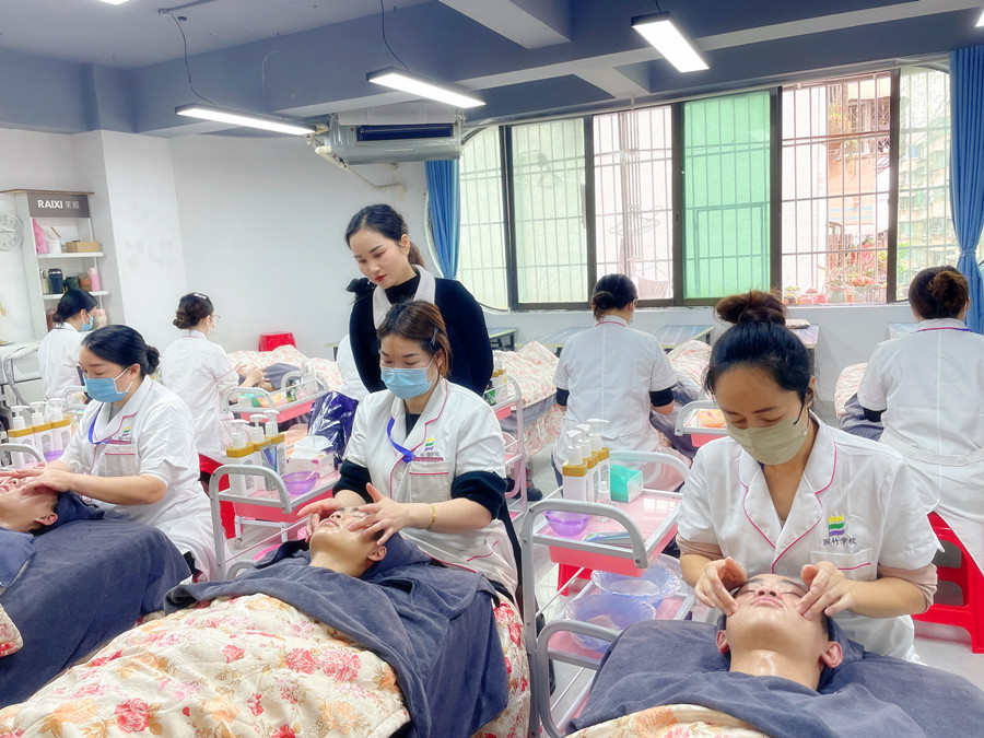 面部按摩手部操作技巧，廣西美容一對(duì)一教學(xué)