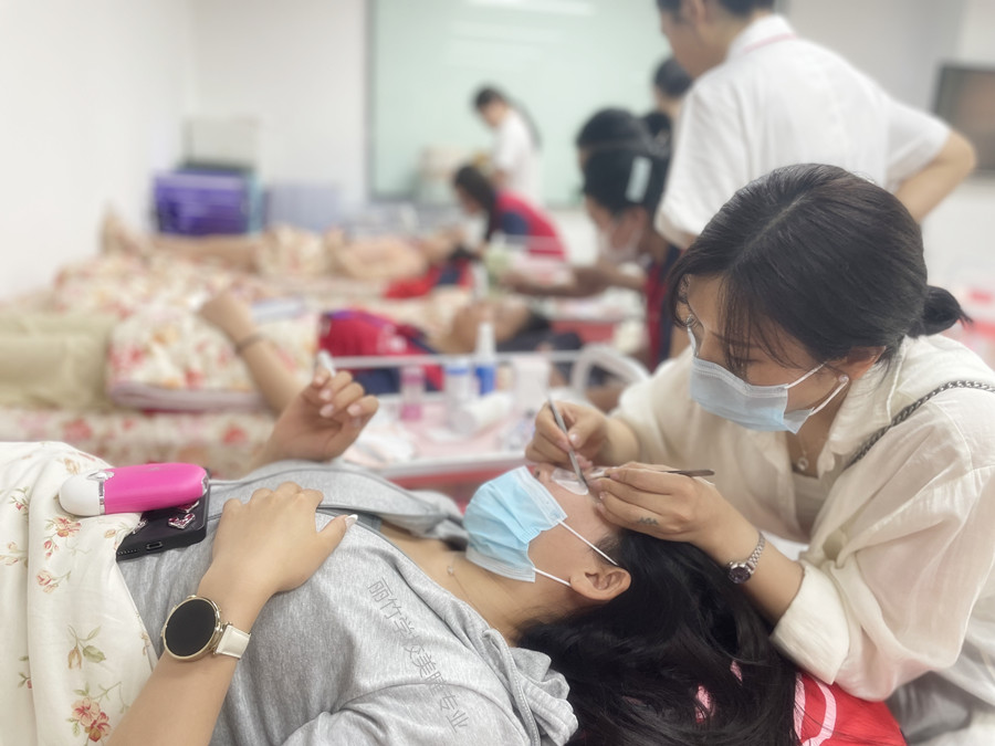 嫁接美睫后如何修補(bǔ)？南寧美睫教學(xué)