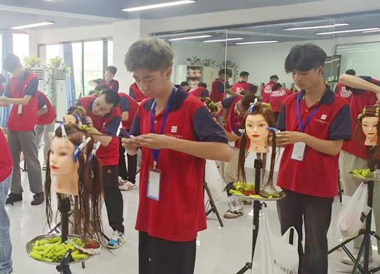廣西學美發(fā)有前途嗎？廣西美發(fā)發(fā)展前景