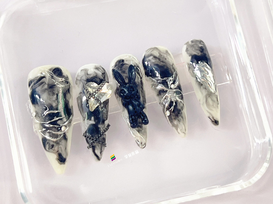 水墨暈染飾品美甲，南寧美甲店學(xué)徒必須款