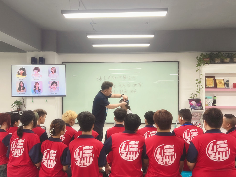 不同臉型適合的劉海類型，南寧剪發(fā)學(xué)習(xí)分享