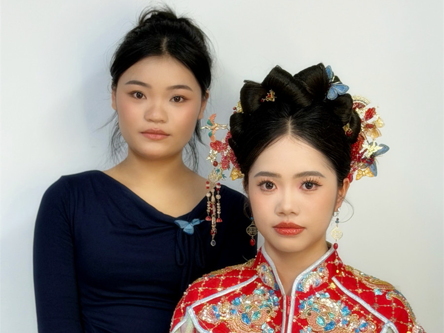 廣西化妝高彩學員作品---秀禾新娘造型