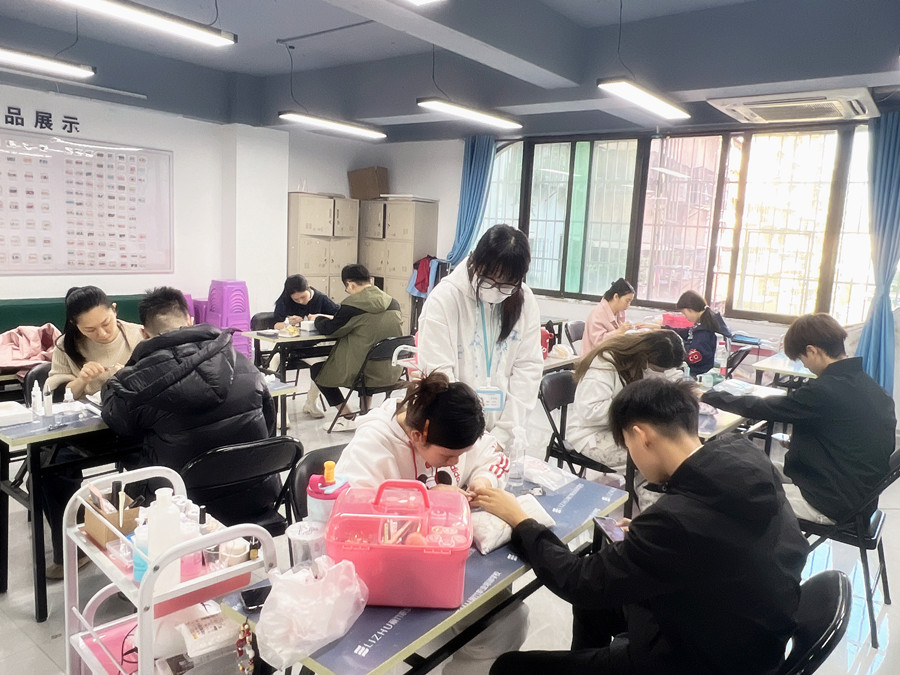 傳統(tǒng)美甲前置處理，南寧美甲專業(yè)教學(xué)講解