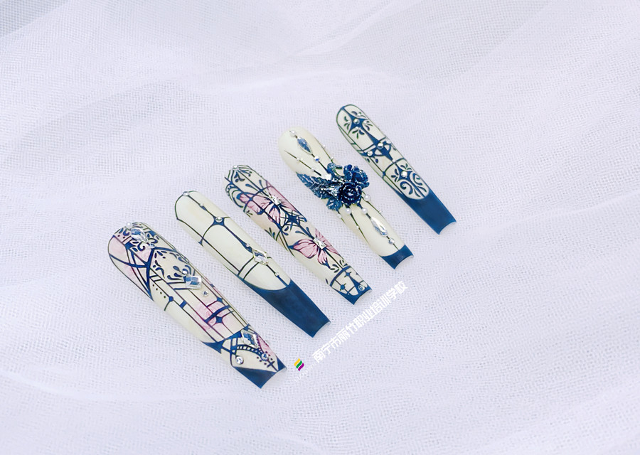 手繪窗花美甲，南寧美甲設(shè)計專業(yè)作品