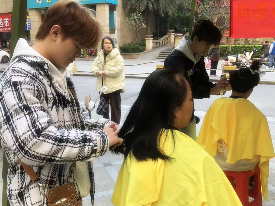 新手剪女士中長發(fā)核心技巧，南寧美發(fā)造型學(xué)校分享